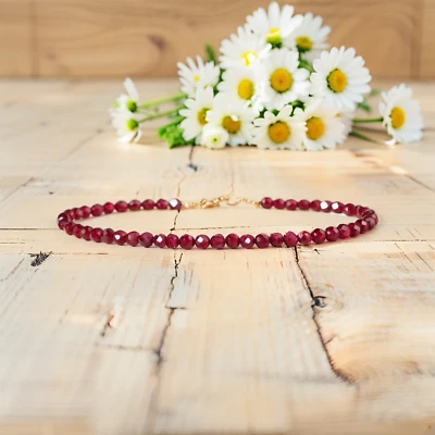 Pulsera delgada minimalista curativa de cuentas de granate rojo vino natural Foto 1 de 2