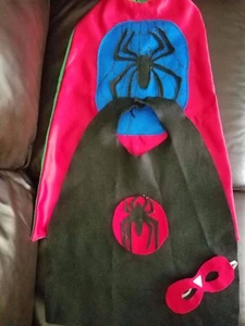 Capas y máscaras hechas a mano para niños Linterna verde y Spiderman - Imagen 1 de 4