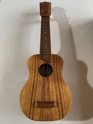 VINTAGE KAMAKA WHITE LABEL KOA UKULELE WITH CASE. - Image 1 of 4