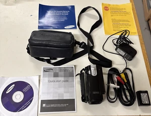 Samsung Flash Memory SD Camcorder SMX-F40BN/XAA Tested w/ Accessories & Case - Picture 1 of 17