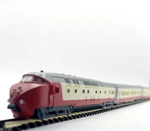 Z Gauge Scale Express Locomotive Passenger Coaches Carriages Model Railway Train - Picture 1 of 6