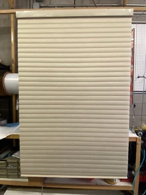 Sonnette Roller/Sombras Celulares de Hunter Douglas - Nuevo, Caja Abierta, Arenas del Desierto Foto 1 de 4