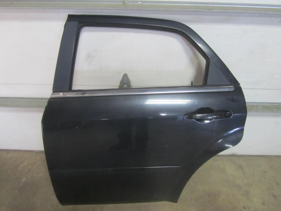 05-10 CHRYSLER 300 Left Rear Driver Side Door Green Tint Glass Black Pearl PXR - Image 1 of 4