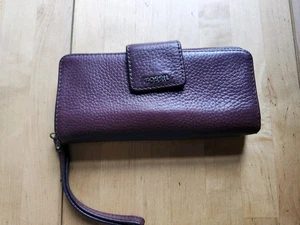 Fossil Burgundy Pebbled Leather Zip Around Clutch Wallet LOTS of card slots GUC - Picture 1 of 18