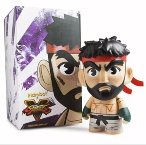 Street Fighter V - "Hot" Ryu Medium 7" Vinyl Figur von Kidrobot - Bild 1 von 3