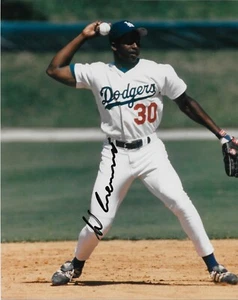 Autographed Los Angeles Dodgers Wilton Guerrero 8x10 Photo Original - Picture 1 of 2