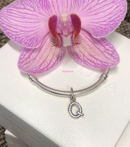 Dije Pandora Letra Q, Pulsera Colgante con Cuentas, Original, Totalmente Nuevo, #791329CZ - Imagen 1 de 4