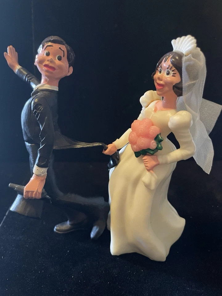 Toppers para pasteles de boda Wilton novia y novio reacio de colección 1972 usados descoloridos Foto 1 de 4