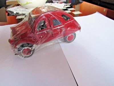 VOITURE 2CV CITROEN Miniature RECYCLAGE Boite de COCA fait main MADAGASCAR Neuf - Photo 1/4