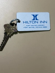 Llavero y llave de habitación de motel Hilton Inn Hotel Fort Wayne Indiana #126 - Imagen 1 de 2