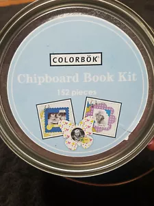 Colorbok Kit Libro Truciolato Secchio 152 Pezzi Nuovo Scrapbook Accenti Fustellati Carte - Foto 1 di 4