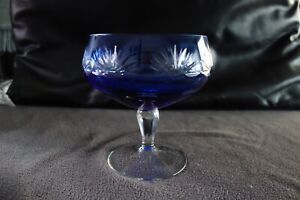 Römer Champagner- Überfangglas blau mit einem besonders schönen Schliff 