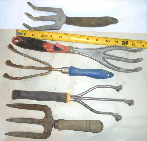 Lot of 5 Vintage / Antique Garden Tools  1 Wood Handle Weeder, rake  Metal Cover