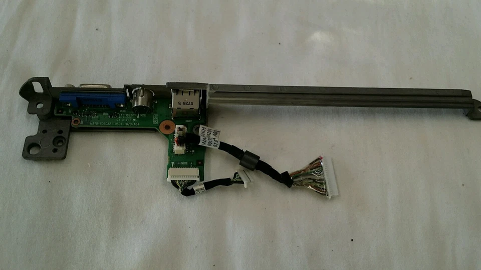 Placa USB Toshiba Satellite M205 Series VGA S-Video con cable V000090290 Foto 1 de 1