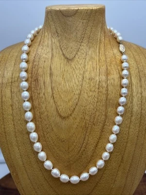 Colar oblongo de pérolas cor marfim com fecho de ouro 585 14k - Imagem 1 de 4