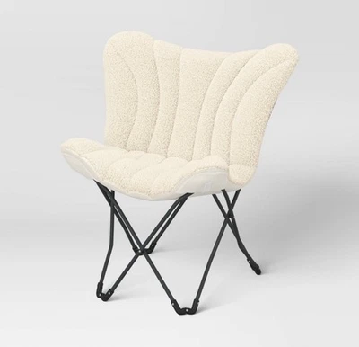Silla Butterfly imitación piel de oveja crema - RoomEssentials™ Foto 1 de 4
