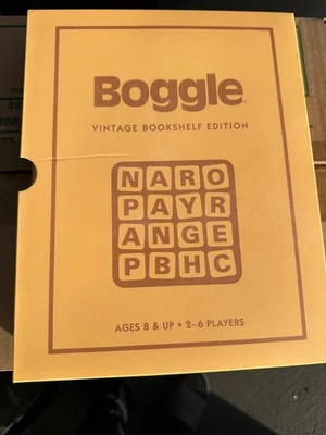 Boggle Vintage Bookshelf Edition Deluxe Linen Book Word Building Game New 1976 - Image 1 of 4