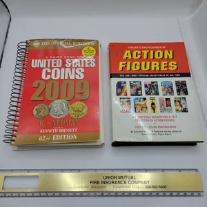 Books Lot of 2 - Kenneth Bressett US Coins 2009 & Sally Berk 2000 Action Figures - Picture 1 of 8