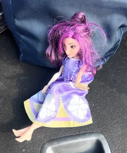 Disney Descendants Mal Puppe 2014 lila Haare braune Augen Hasbro B3128 selten - Bild 1 von 4