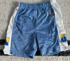 Pantalones cortos deportivos de baloncesto Denver Nuggets Reebok para niños pequeños NBA - Imagen 1 de 3