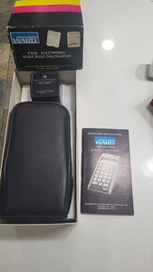 MONTGOMERY WARD P300 VINTAGE TASCHENRECHNER FAST NEUWERTIG IN OVP FUNKTIONIERT EINWANDFREI - Bild 1 von 5