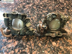 Pair of Old West Style PICTURE FRAMES 3"H x 4"W  Picture circle 1 1/2" Dia - Picture 1 of 4