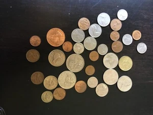 33 vintage Queen Elizabeth II New Zealand coins: 1975 Endeavor coin, - Picture 1 of 6