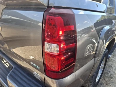 Conjunto de luz trasera derecha usado se adapta a: Chevrolet Avalanche 1500 2011 grado derecho A Foto 1 de 4