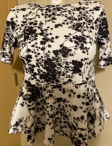 blusa top peplo taglia media nero/bianco stampa floreale di Monroe e Main nuova - Foto 1 di 5