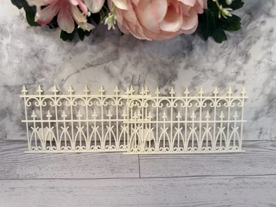 Juegos de 2 vallas ornamentadas miniatura vintage de plástico blanco escala 2:12 nuevas con etiquetas Foto 1 de 4