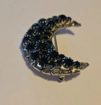 甜浪漫古董黄铜靛蓝螺旋水钻新月别针 WOW — 第 1/4 张图片