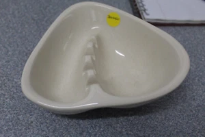Vintage SHENANGO POTTERY RAM Heart Shape BOOMERANG ASHTRAY Ivory HEAVY 7" - Picture 1 of 4
