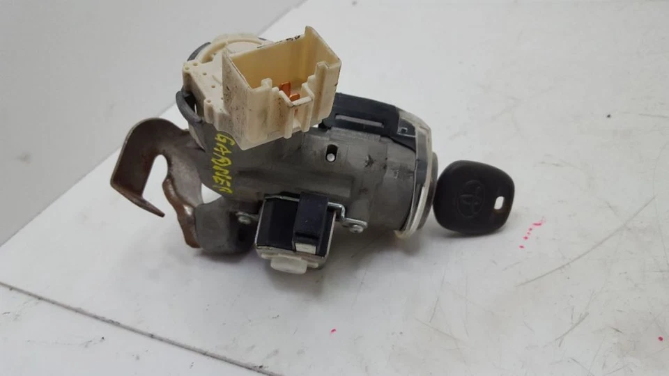 Ignition Switch With Housing & Key 2008 09 10 11 12 13 Toyota Highlander - Image 1 of 4