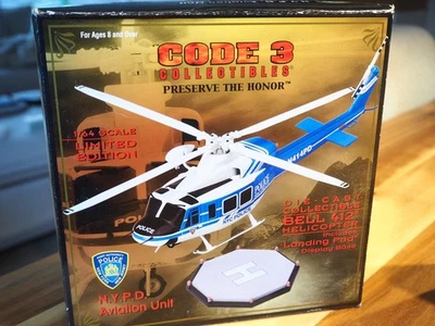 Code 3 NYPD 1:64 Limited Edt. BELL 412 Helikopter mit Landingpad. NEU & OVP! - Bild 1 von 3