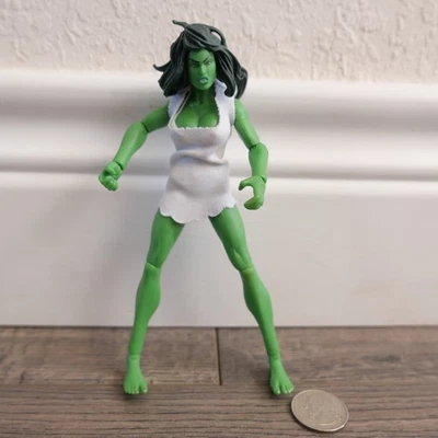 HASBRO MARVEL LEGENDS FIN FANG FOOM SERIES SHE-HULK 6" ACTION FIGURE 2008 - Image 1 of 2