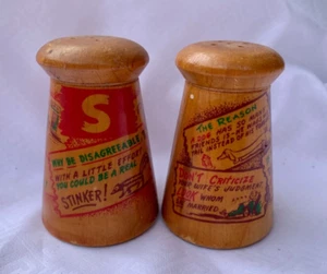 Vintage 70er Jahre Holz Salz & Pfefferstreuer - Vintage Zeichnungen mit Sprüchen - Bild 1 von 5