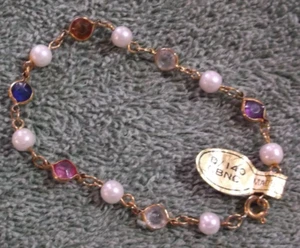 Vintage goldfarbenes Armband mit Kunstperlen & farbigen Steinen ~ Neu aus altem Lagerbestand ~ 7 1/2 Zoll - Bild 1 von 2