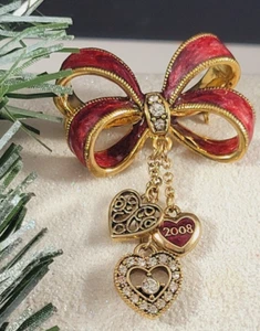 Signed MONET RIBBON BOW Christmas BROOCH Pin Enamel Rhinestone 2008 Heart Charm  - Picture 1 of 4