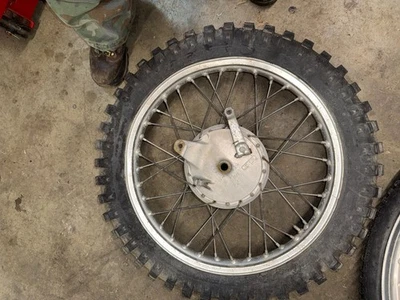 Rueda trasera 76 suzuki ts-185, 64110-28001 Foto 1 de 4