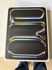 Apple iPad Pro 13” M4 2024 256GB Wifi + CELLULAR 5G black New - Picture 1 of 2