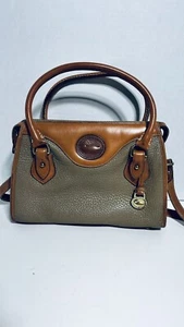 🔥VTG Dooney Bourke All Weather Leather Tan Pebbled Purse Crossbody Bag w/Charm - Picture 1 of 20
