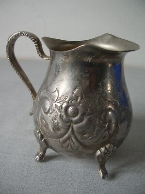 Ancien pot petit pichet à eau en métal argenté et signé de 12 cm - Photo 1/4