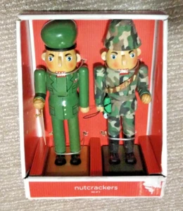 Set 2 Schiaccianoci Soldatini Militari Fatti a Mano NUOVI 2008 Marines Esercito Numerati a Mano - Foto 1 di 12