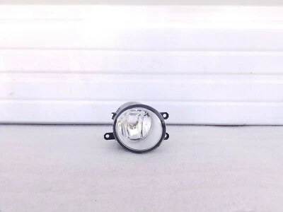 2010 2011 2012 2013 2014 2015 Toyota Prius Right Passenger OEM Factory Fog Light - Изображение 1 из 4