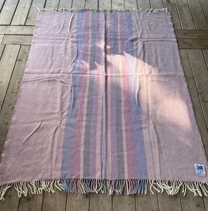 Álafoss of Iceland 100% Pure Wool Blanket / Throw w/ Fringe Pastel Pink & White - Picture 1 of 5
