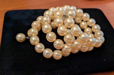 Kenneth Jay Lane (KJL) Memory Wire Stretch Pearl Bracelet Foto 1 de 4