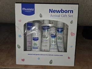 Mustela Newborn Arrival Gift Set - Baby Skincare & Bath Time Essentials, 5 Items - Picture 1 of 4