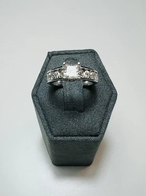 STUNNING PRINCESS CUT DIAMOND RING 1.70CT TOTAL WEIGHT  I-VS - Image 1 of 4