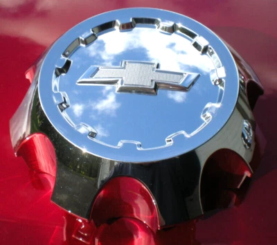 Tapa central cromada OEM 15-19 Chevrolet Silverado 2500, 3500 SRW P/N 22910734 Foto 1 de 4