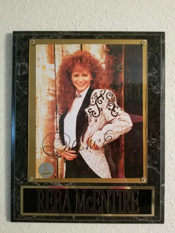 Reba McEntire Autographed Framed 8x10 Photograph on 12x15 Plaque *RARE* Cover